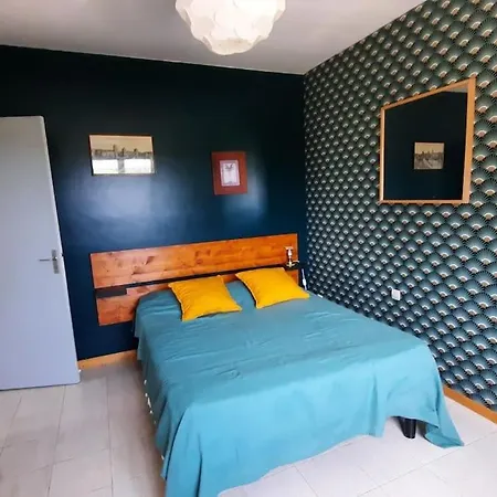 Holiday home Maison Lumineuse Avec Jardin Neffies