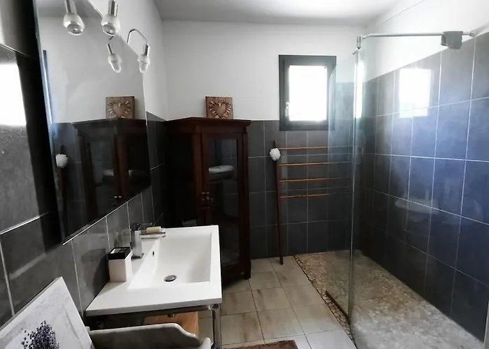 Maison Lumineuse Avec Jardin Nyaraló Neffies